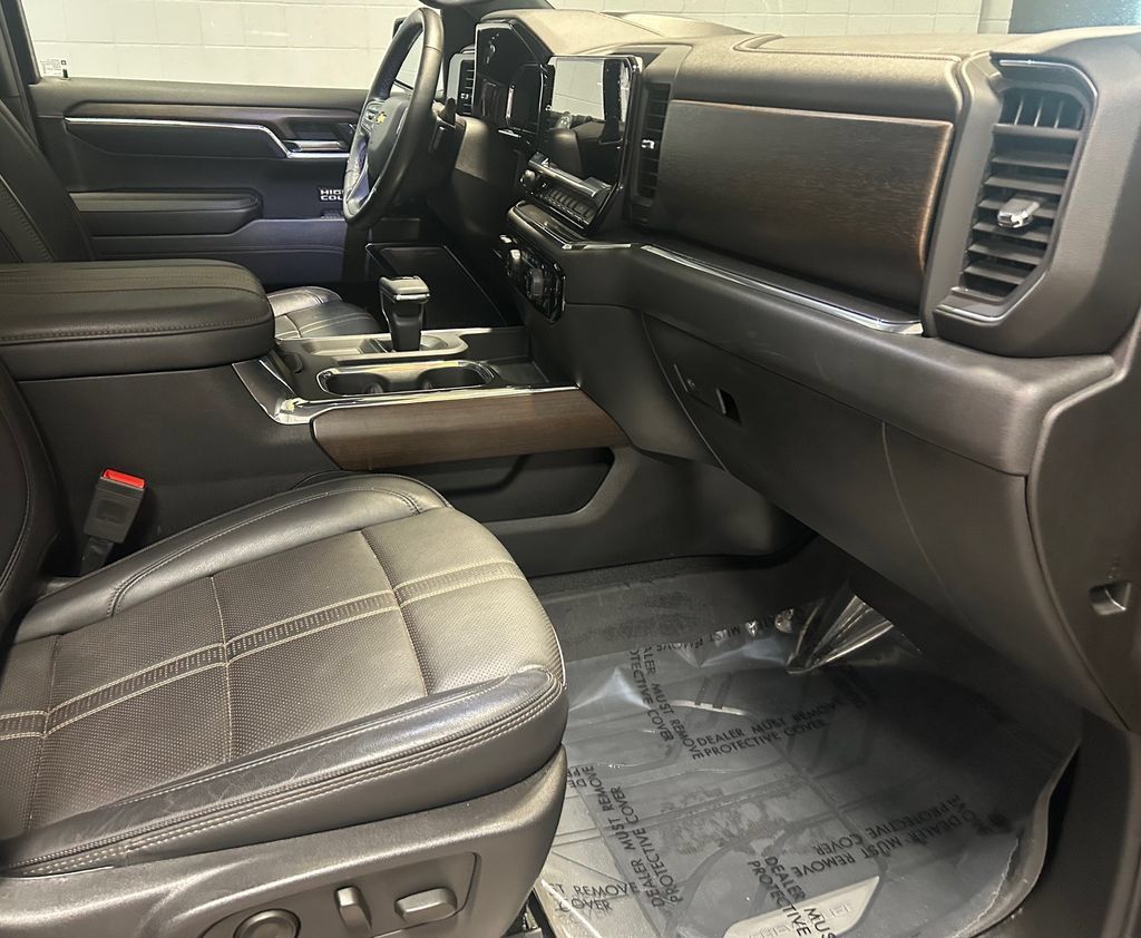 Used 2024 Chevrolet Silverado 1500 High Country w/ Technology Package AWD/4WD image 21