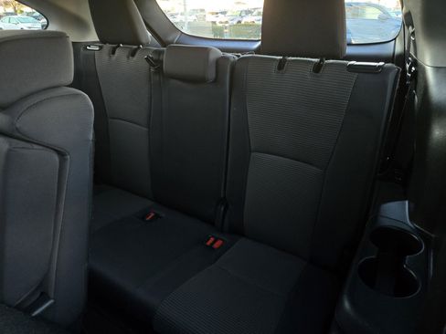 Used 2024 Toyota Highlander LE image 25