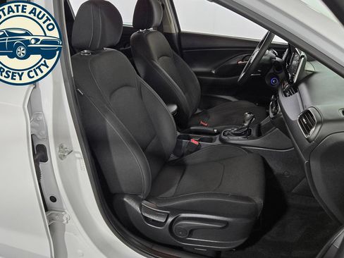 Used 2018 Hyundai Elantra GT FWD image 32