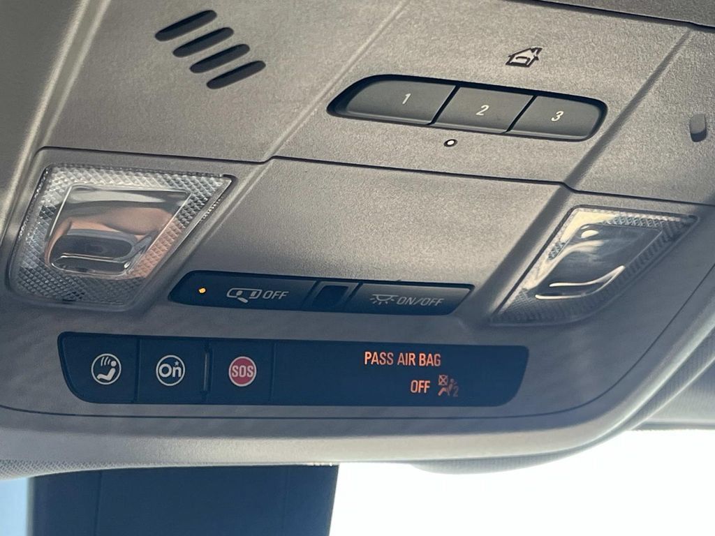 Used 2021 Chevrolet Equinox LT FWD image 42