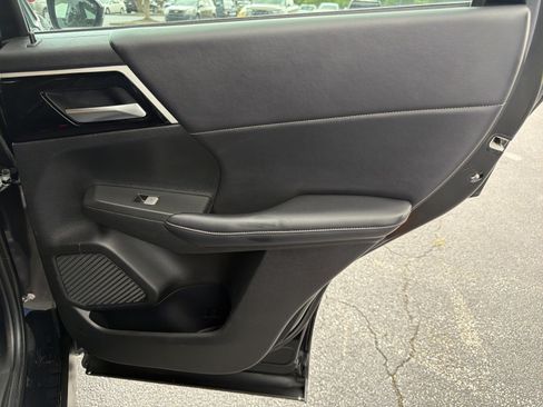 Used 2023 Mitsubishi Outlander SE FWD image 14