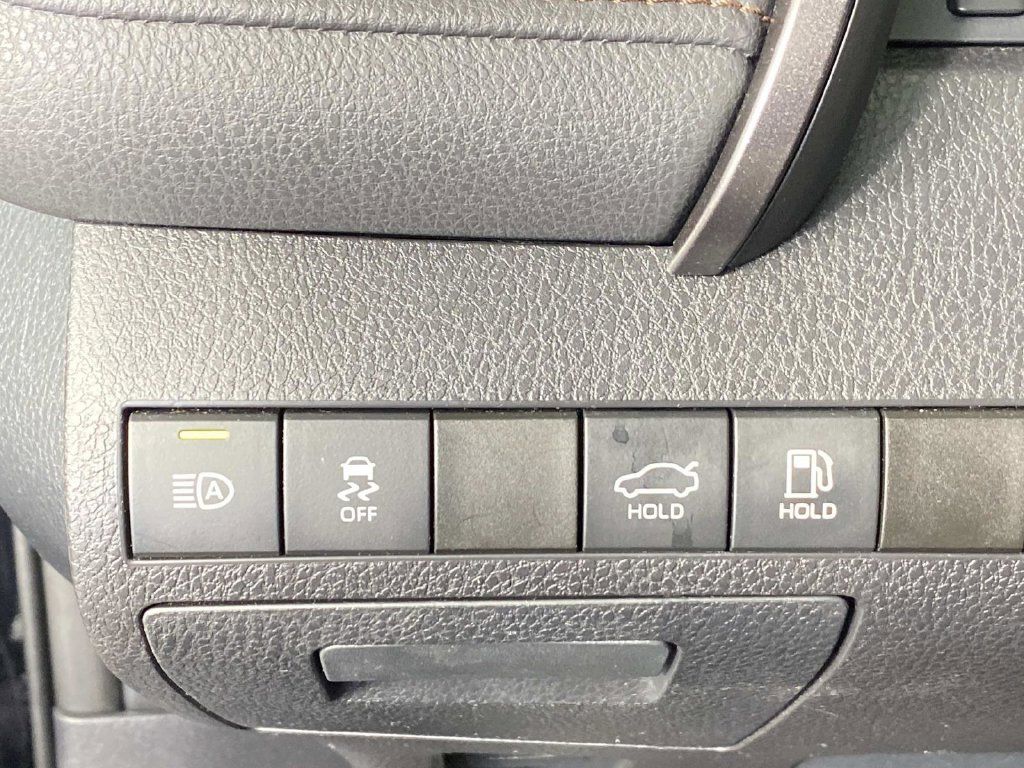 Used 2020 Toyota Camry LE w/ Convenience Package FWD image 14