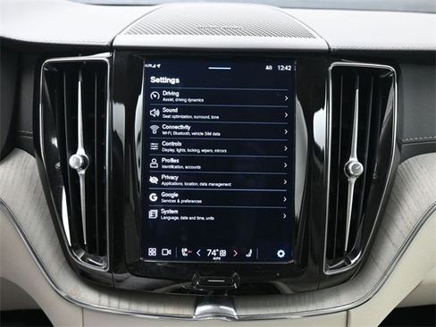 Used 2023 Volvo XC60 B6 Ultimate w/ Climate Package image 16