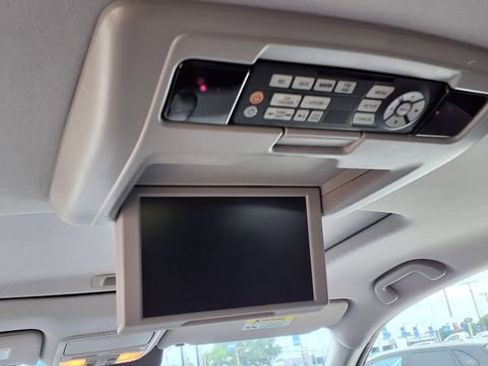 Used 2016 Honda Pilot Touring image 32
