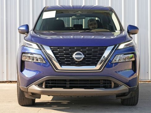 Used 2022 Nissan Rogue SV image 6
