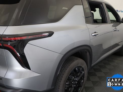 Used 2024 Chevrolet Traverse LT w/ Midnight/Sport Edition FWD image 7
