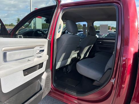 Used 2020 RAM 1500 Classic SLT AWD/4WD image 19