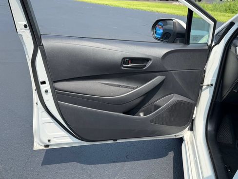 Used 2025 Toyota Corolla LE FWD image 21