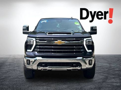 Used 2024 Chevrolet Silverado 2500 LTZ w/ LTZ Convenience Package AWD/4WD image 9