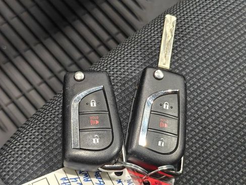 Used 2019 Toyota RAV4 LE w/ All Weather Liner Package AWD/4WD image 10