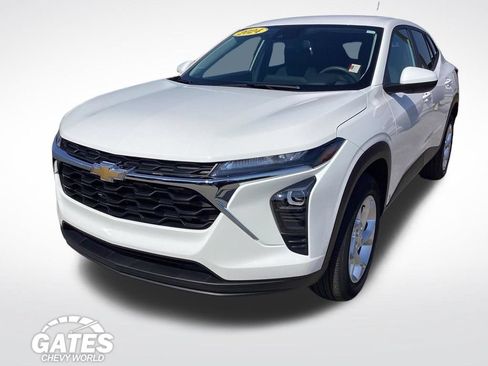 Used 2024 Chevrolet Trax LS w/ LS Convenience Package FWD image 5