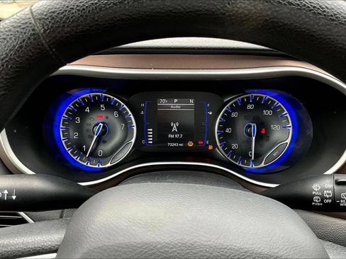 Used 2020 Chrysler Voyager LX FWD image 14