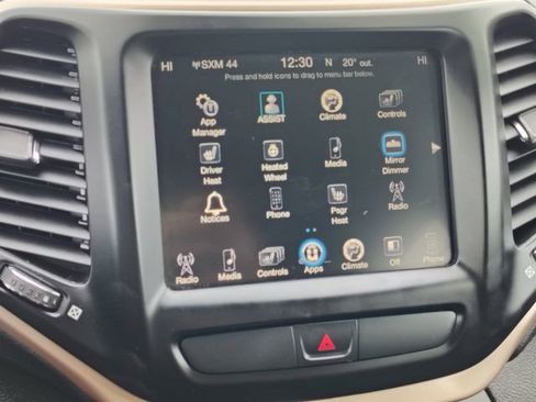 Used 2015 Jeep Cherokee Limited image 23