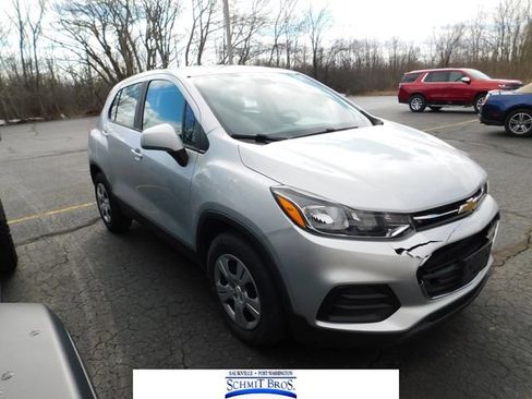 Used 2019 Chevrolet Trax LS image 1