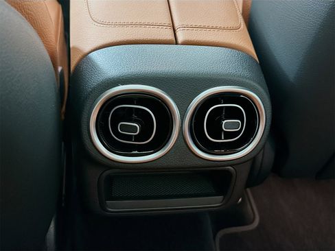 Used 2026 Mercedes-Benz GLC 300 image 28