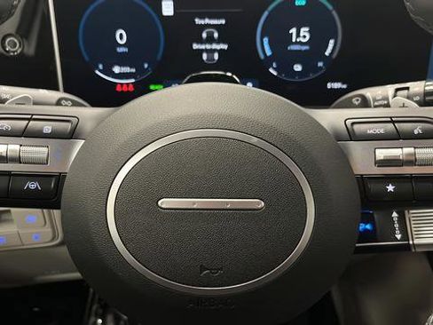 Used 2025 Hyundai Tucson Limited AWD/4WD image 16