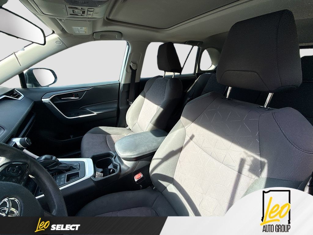 Used 2019 Toyota RAV4 XLE AWD/4WD image 21