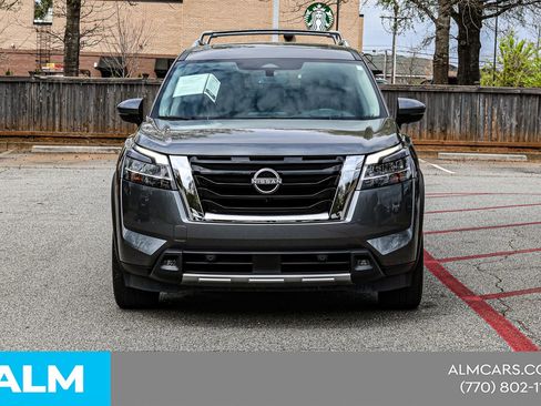Used 2024 Nissan Pathfinder Platinum FWD image 12