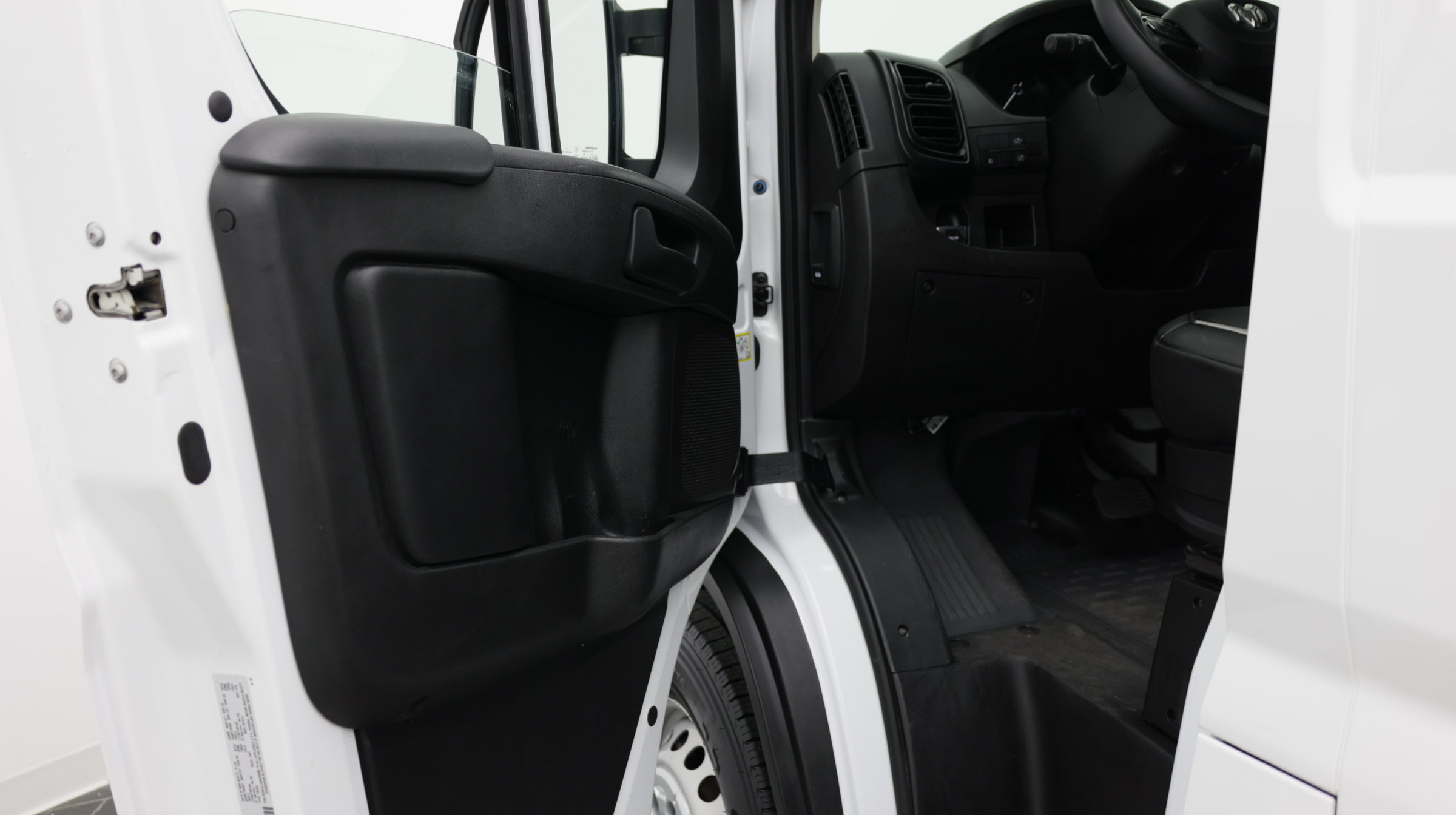 Used 2024 RAM ProMaster 2500 w/ Convenience Group FWD image 16