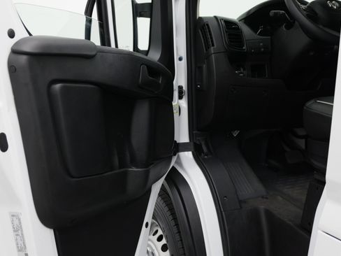 Used 2024 RAM ProMaster 2500 w/ Convenience Group FWD image 16