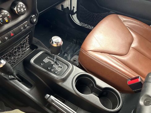 Used 2017 Jeep Wrangler Unlimited Sahara w/ Connectivity Group image 22