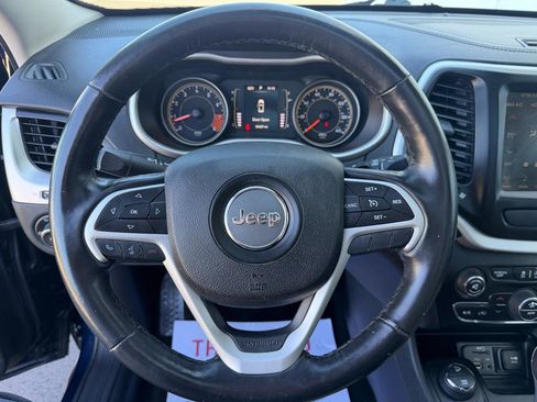 Used 2015 Jeep Cherokee Latitude w/ Comfort/Convenience Group AWD/4WD image 11