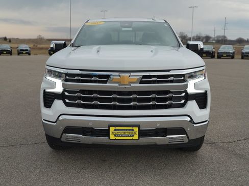 Used 2025 Chevrolet Silverado 1500 LTZ AWD/4WD image 2