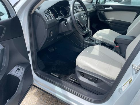 Used 2018 Volkswagen Tiguan SE AWD/4WD image 29