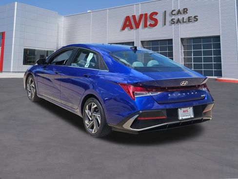 Used 2025 Hyundai Elantra Limited FWD image 3