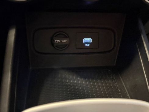 Used 2021 Hyundai Venue SE FWD image 17