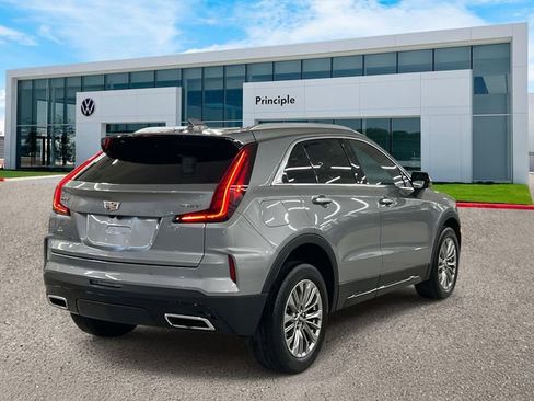 Used 2024 Cadillac XT4 Premium Luxury image 3