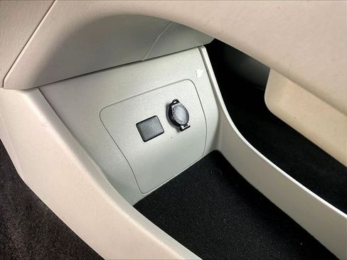 Used 2015 Toyota Prius Two FWD image 16