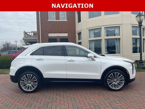 Used 2024 Cadillac XT4 Premium Luxury AWD/4WD image 7