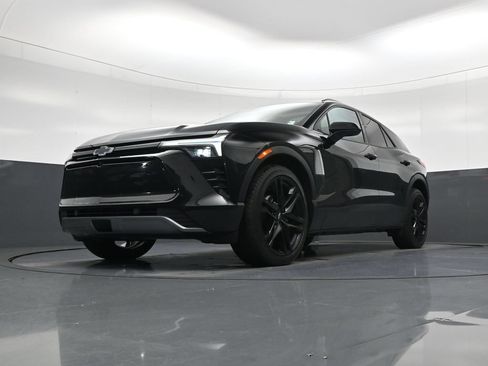 Used 2025 Chevrolet Blazer EV LT AWD/4WD image 19
