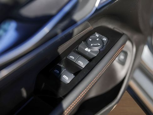 Certified 2025 Cadillac CT4 V RWD image 23