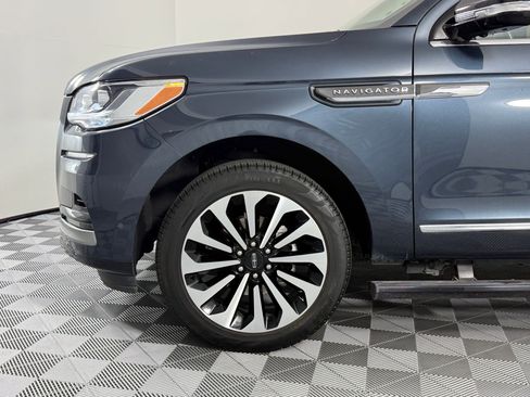 Used 2024 Lincoln Navigator Reserve image 12