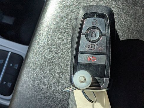 Used 2021 Ford Explorer XLT image 33