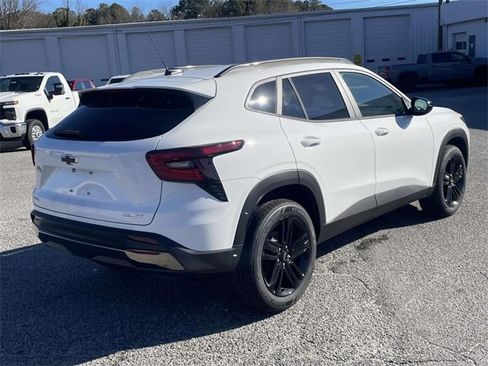 New 2026 Chevrolet Trax ACTIV image 3