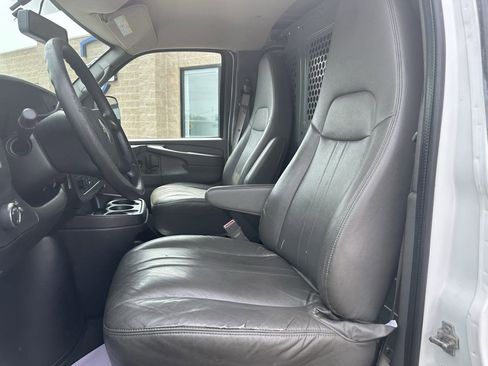 Used 2015 Chevrolet Express 2500 image 14