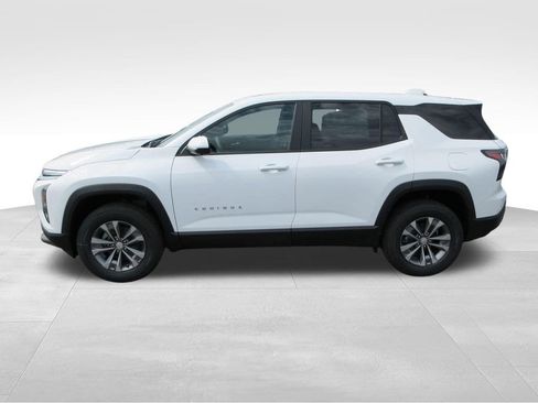New 2026 Chevrolet Equinox LT FWD image 2