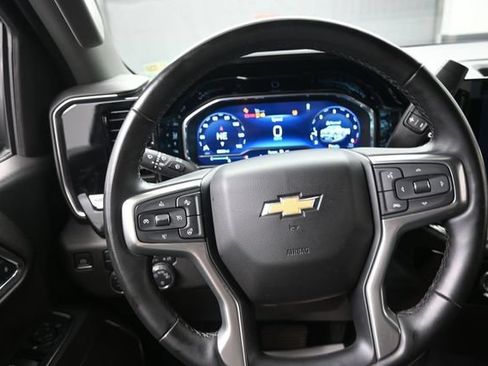 Used 2023 Chevrolet Silverado 1500 LT AWD/4WD image 8