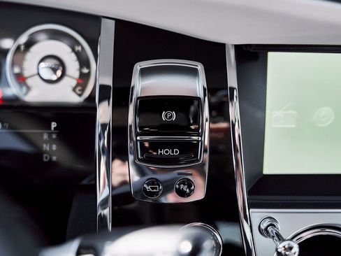 Used 2015 Rolls-Royce Wraith image 57