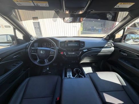 Used 2025 Honda Ridgeline Black Edition image 17