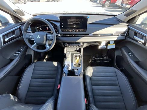 New 2026 Mitsubishi Outlander SE FWD image 17