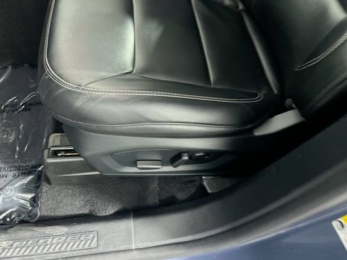 Used 2021 Ford Explorer XLT w/ Equipment Group 202A RWD image 13