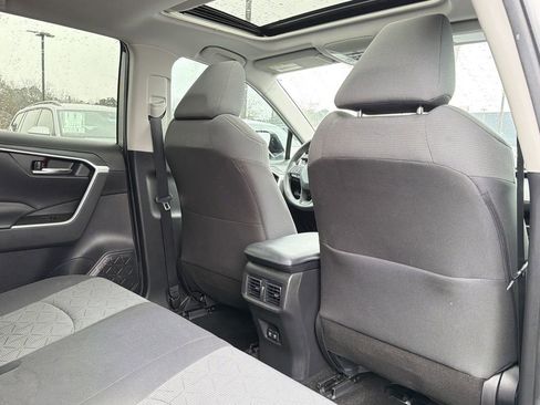 Used 2020 Toyota RAV4 XLE image 18