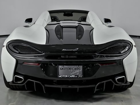 Used 2020 McLaren 570S Spider image 11