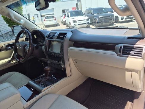 Used 2019 Lexus GX 460 Premium w/ Premium Package AWD/4WD image 32