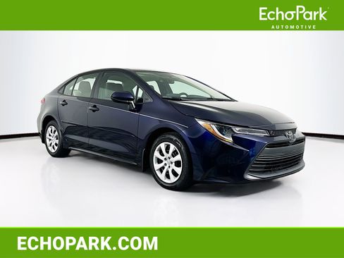 Used 2025 Toyota Corolla LE FWD image 1