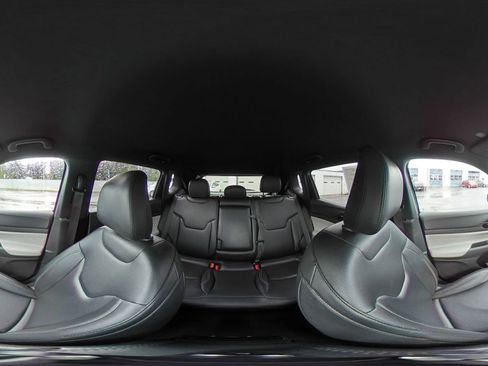 Used 2025 Jeep Compass Limited image 44